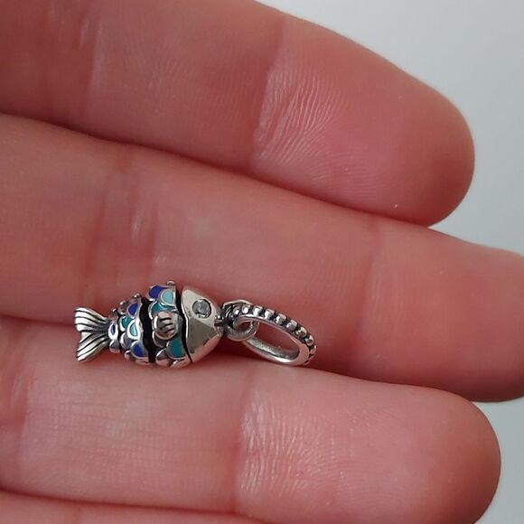 925 Sterling Silver Fish Charm - Picture 3 of 7